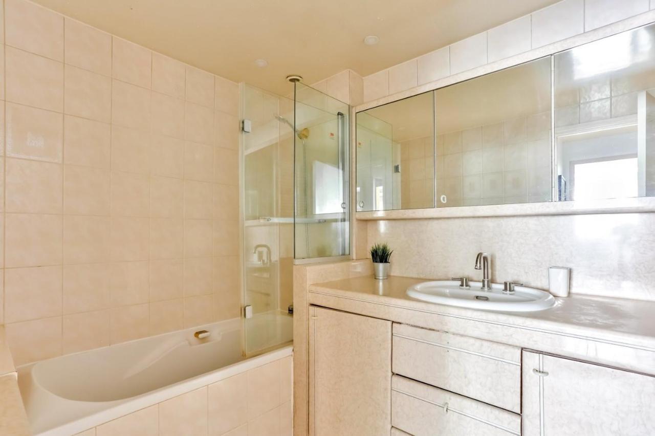 Appartement Quartier Arc De Triomphe Free Netflix Paris Exterior photo